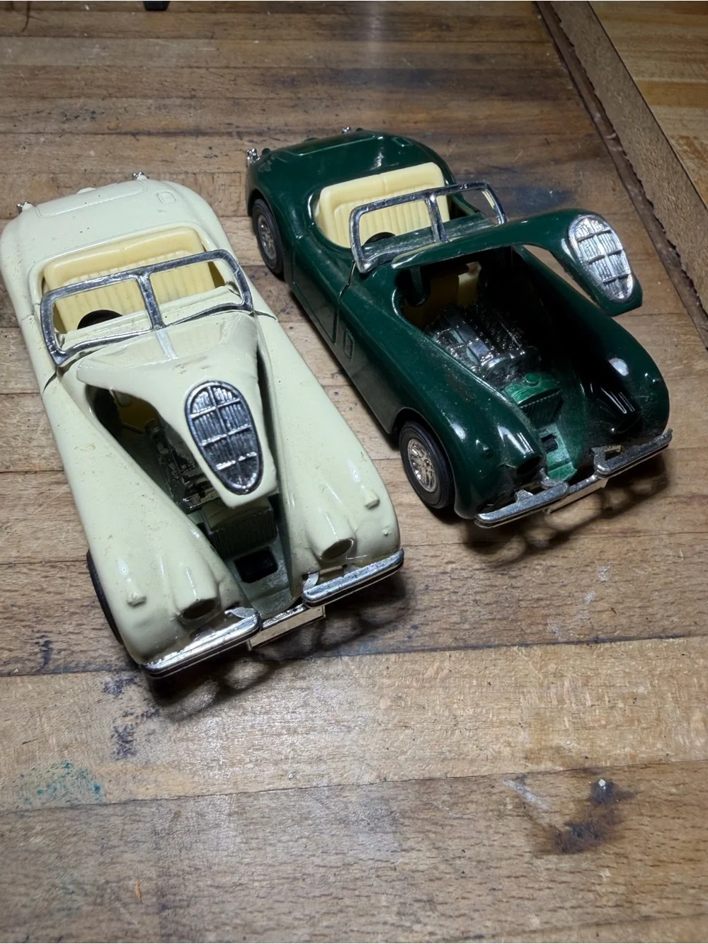 Two Vintage Diecasr 1/24 Scale Jaguar XK 120 Roadsters (Green & White)